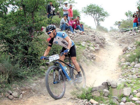 Cerrada pelea por la punta