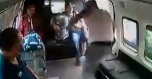 Golpiza en combi ahuyenta a asaltantes de la México-Texcoco