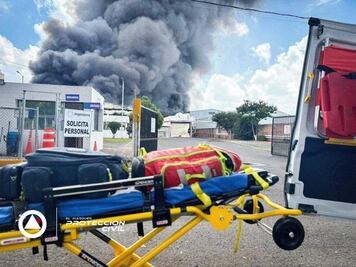 Se registra incendio en fábrica de químicos en El Marqués; evacúan a 70 personas
