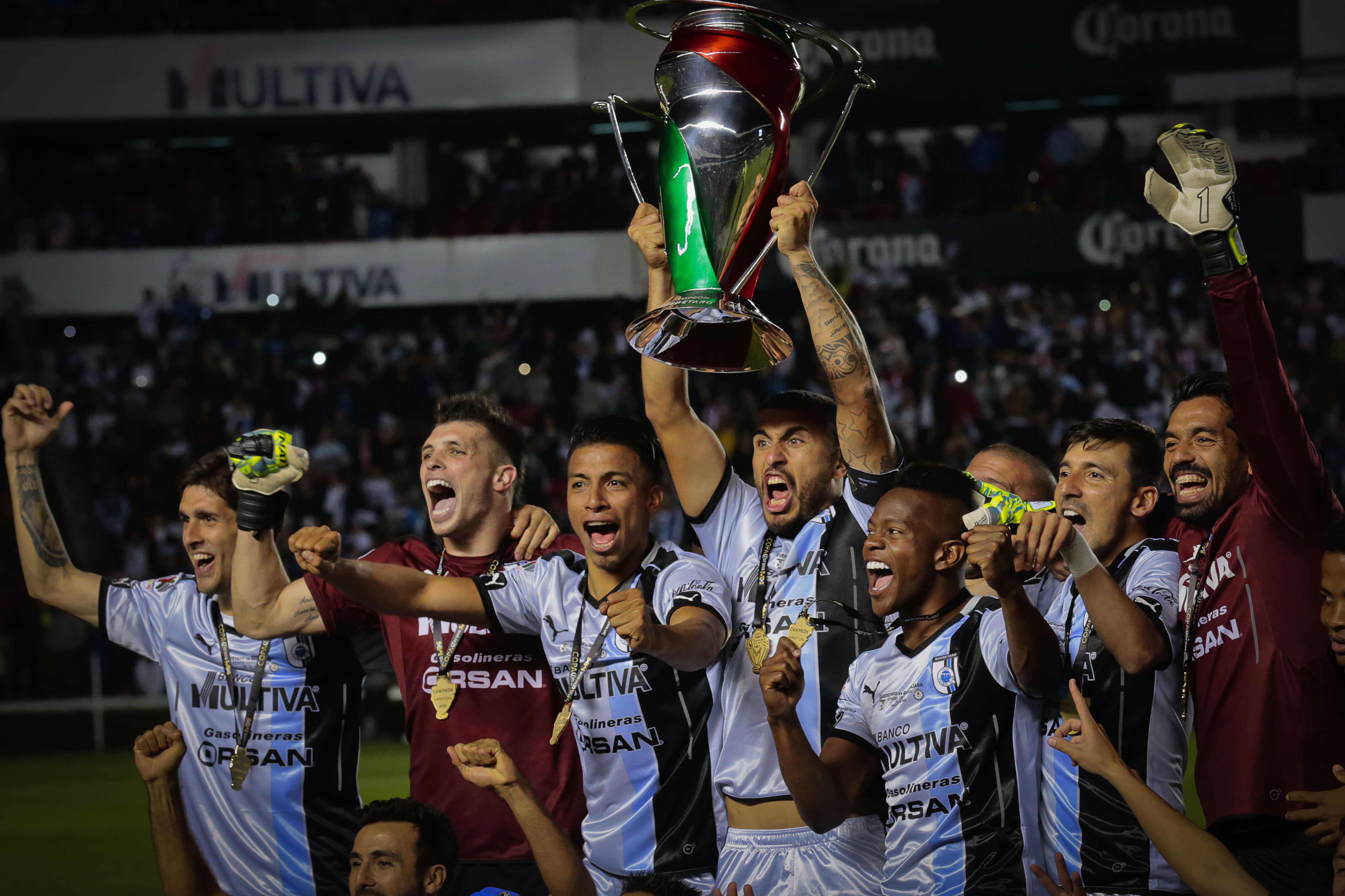 Volpi le da Copa a Gallos Blancos