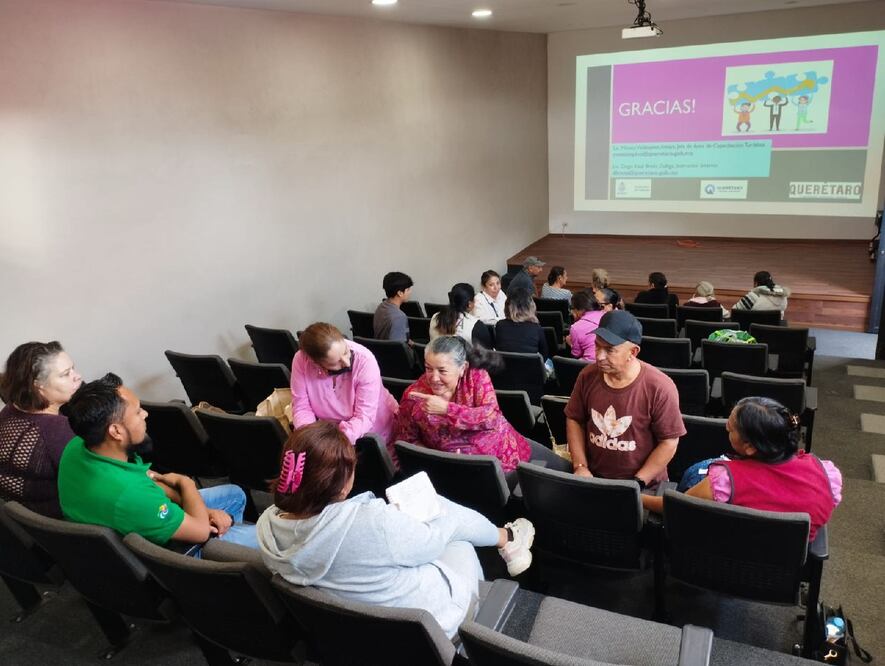 Capacitan a empresarios turísticos