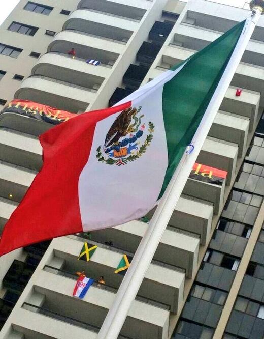 El Lábaro Patrio ya ondea en Brasil, tras la bienvenida protocolaria (TWITTER DE CONADE)