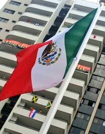 Himno y Cielito Lindo hacen eco