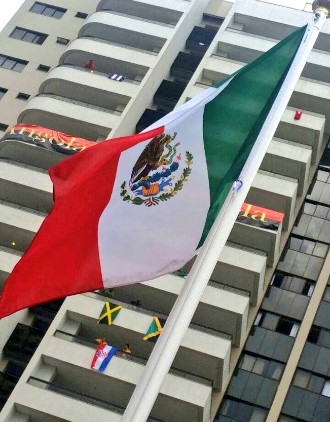 Himno y Cielito Lindo hacen eco