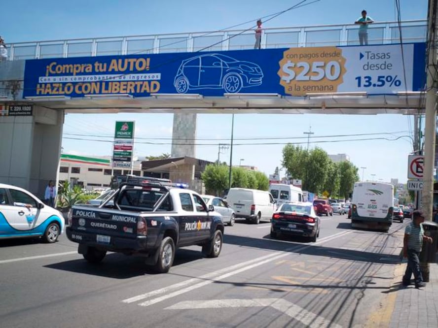 Aguilar Vega detalló que en Querétaro se estaría dando un gran paso en movilidad con la eliminación de puentes; lo ideal son pasos peatonales a nivel de piso. (DEMIAN CHÁVEZ. EL UNIVERSAL)