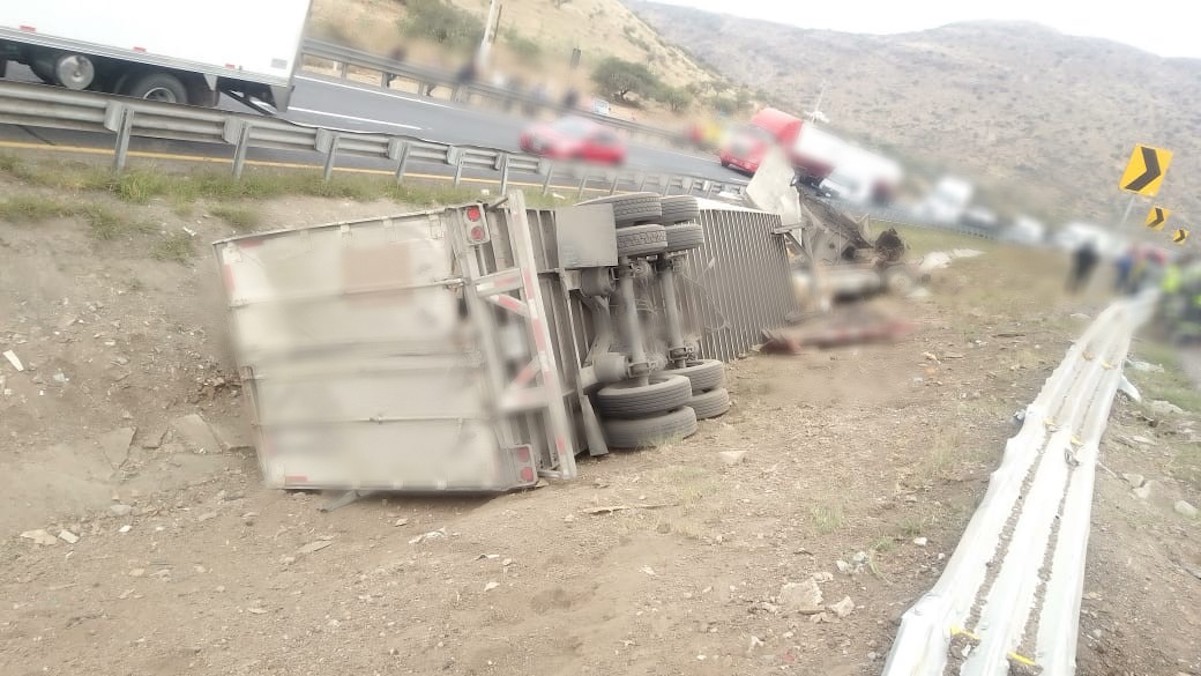 Hay cierre parcial a la circulación en la autopista Querétaro-San Luis