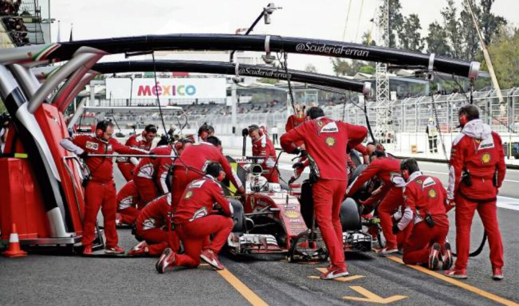 Ferrari logra doblete