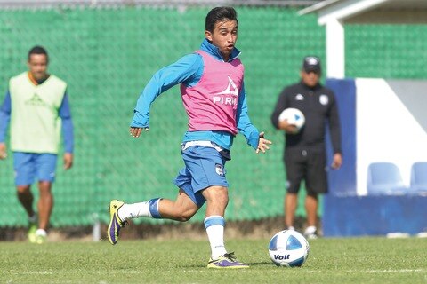  El club queretano trabaja en jugadas