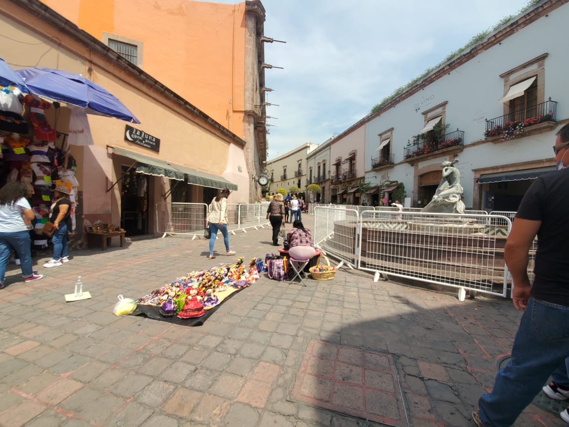 Colocan vallas para evitar a artesanos ambulantes
