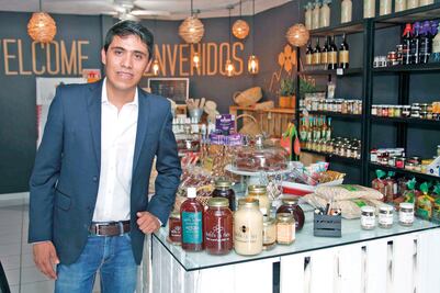 Hechos de miel: Familia triunfa con productos apícolas
