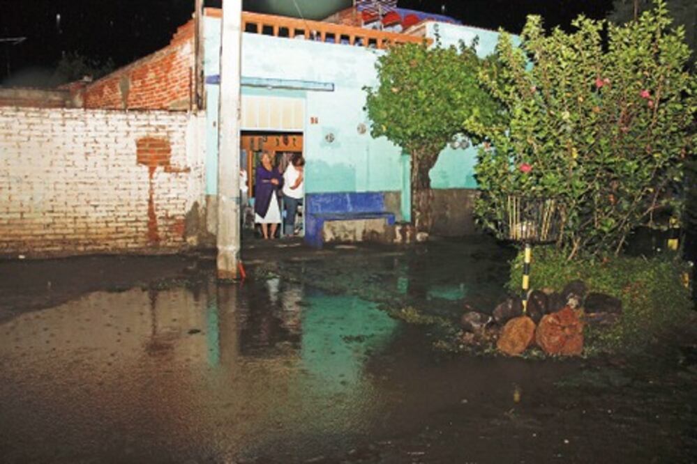 Tromba afecta seis casas en Carrillo Puerto