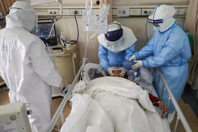 Suman cuatro decesos de trabajadores de la salud