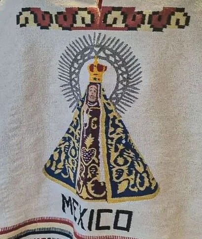 Sarape que fue obsequiado al Papa Francisco. Foto: Tomada de redes
