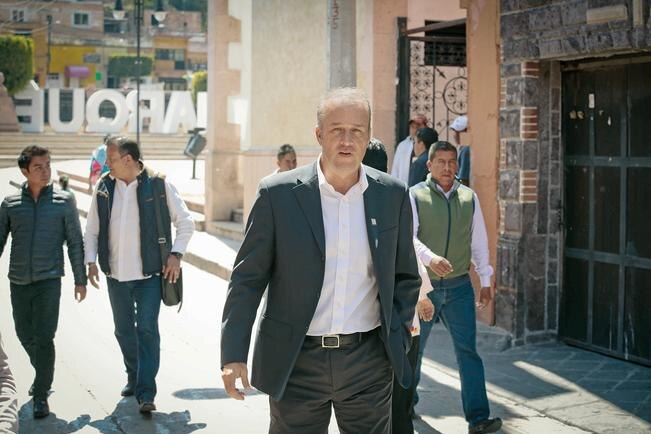 En El Marqués revientan sesión