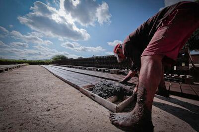Tabiques, labor que daña la salud de sus fabricantes 