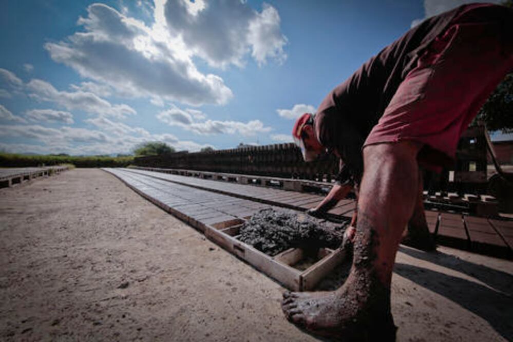 Tabiques, labor que daña la salud de sus fabricantes 