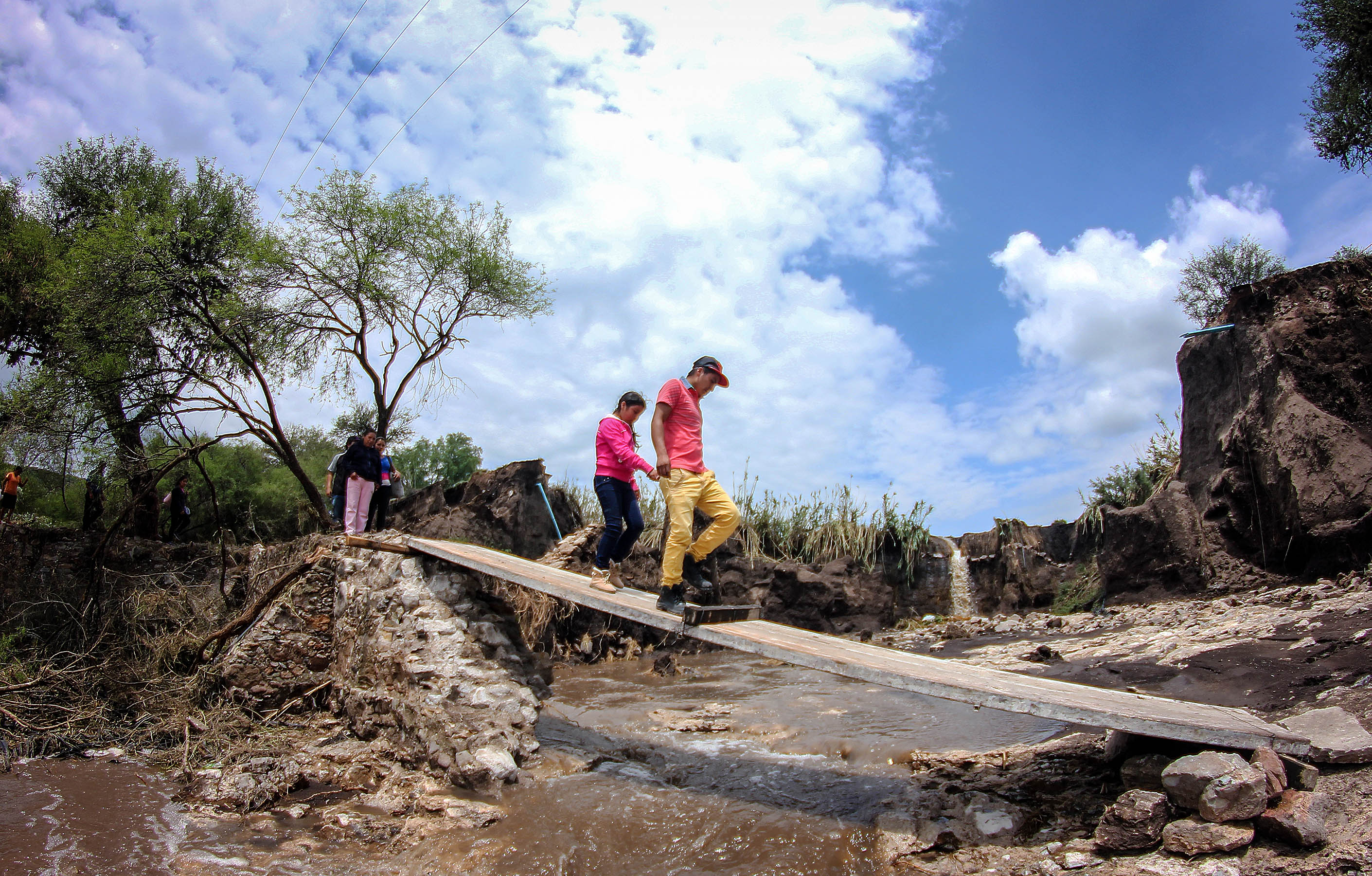 Se extienden obras del Puente Santa Rosa Xajay