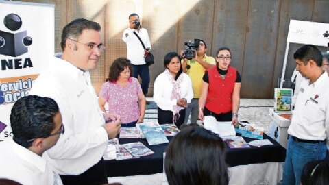 Dan a jóvenes opción de estudio y empleo