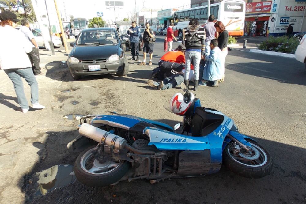 Resulta motociclista herido en accidente