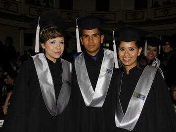 Ya son licenciados ¡Felicidades! 