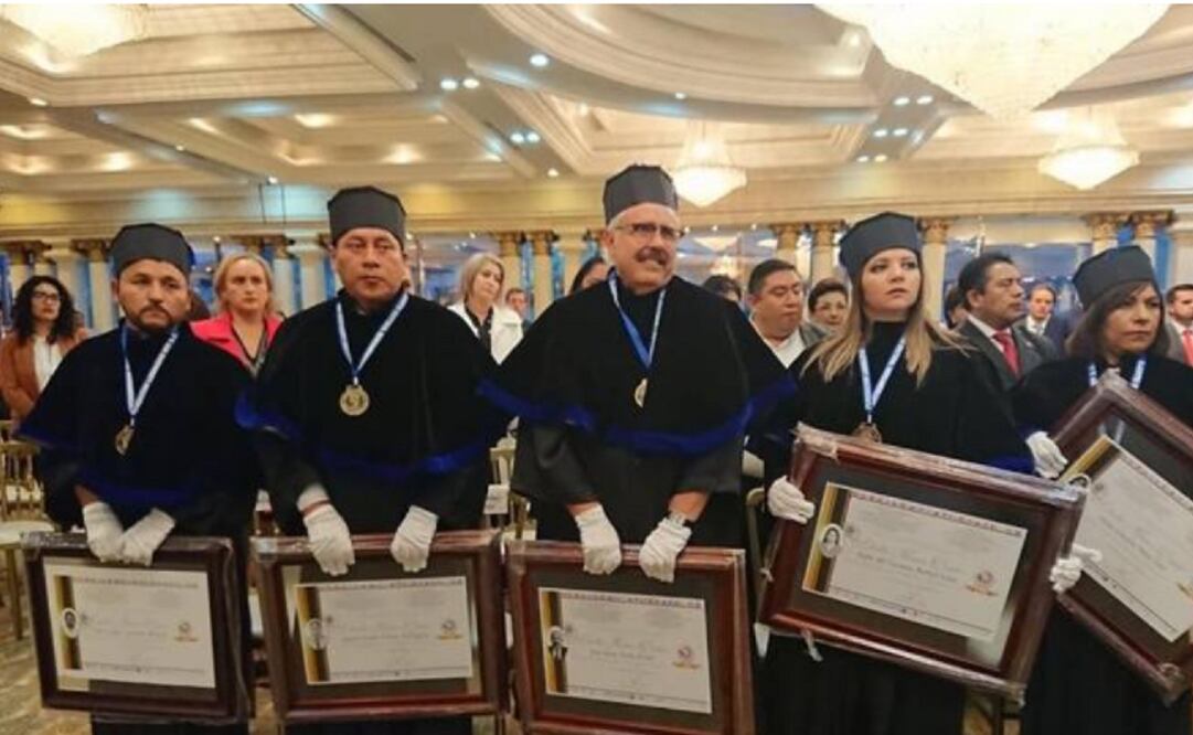 Por su destacada labor a favor de jóvenes fue reconocido "El MIjis" en Pachuca. Foto: Especial