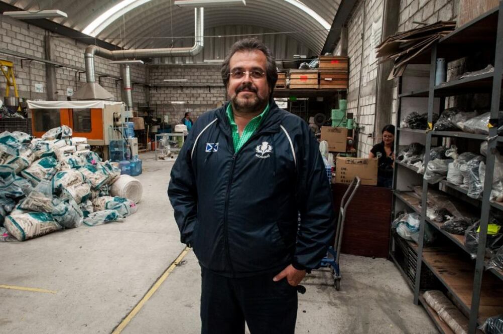 Cuando se dio cuenta que ser empleado en una empresa del sector industrial no era lo suyo, ni los sueldos eran lo que él imaginaba y no tenía la suficiente libertad para ser creativo, Alberto Villalobos García decidió ser emprendedor