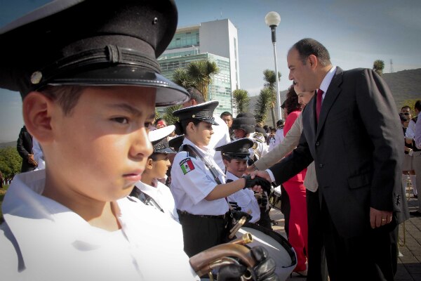 Premian a ganadores de Concurso de Bandas de Guerra 2012