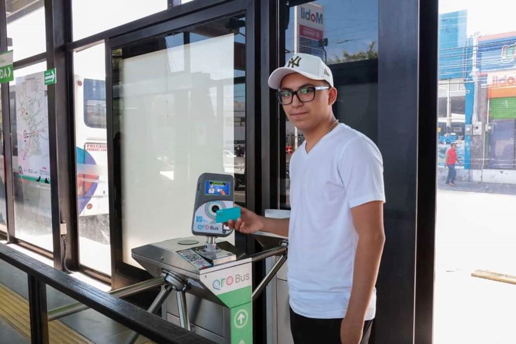 En noviembre, todas las rutas troncales de Qrobús recibirán tarjeta bancaria