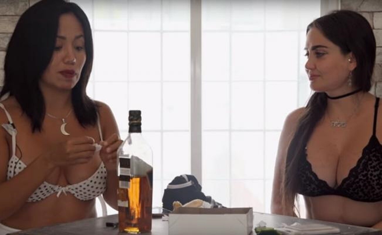 Celia Lora y Luna Bella juegan “reto o prenda”