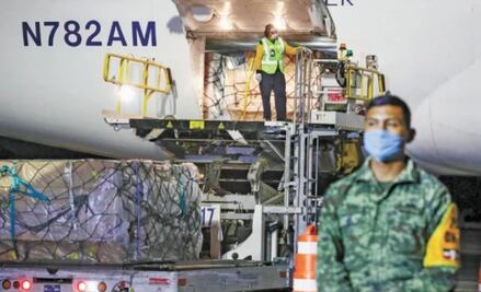 Desde China, llegan 10 toneladas de mascarillas y guantes