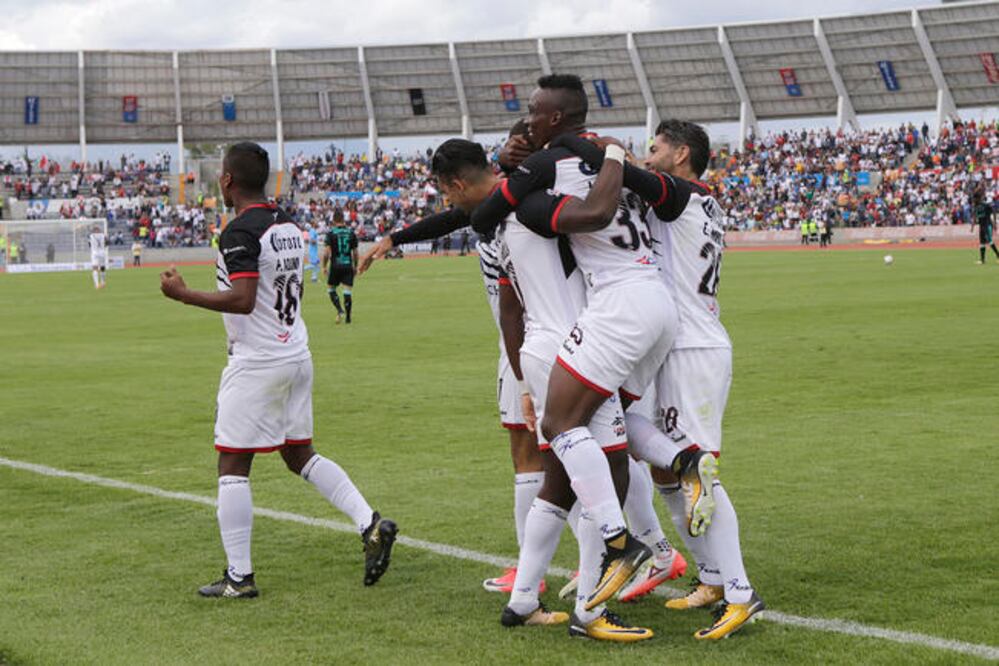 El Benjamín del futbol mexicano pidió de más por derechos de transmisión. (IMAGO)