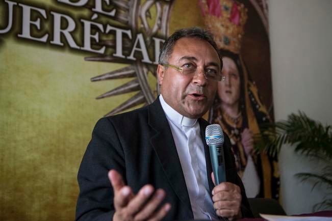 Martín Lara, vicario de la Diócesis de Querétaro, hizo un llamado a la sociedad para trabajar desde la familia con educación y valores. (DEMIAN CHÁVEZ. EL UNIVERSAL)