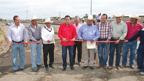 Entregan obras en Doroteo Arango