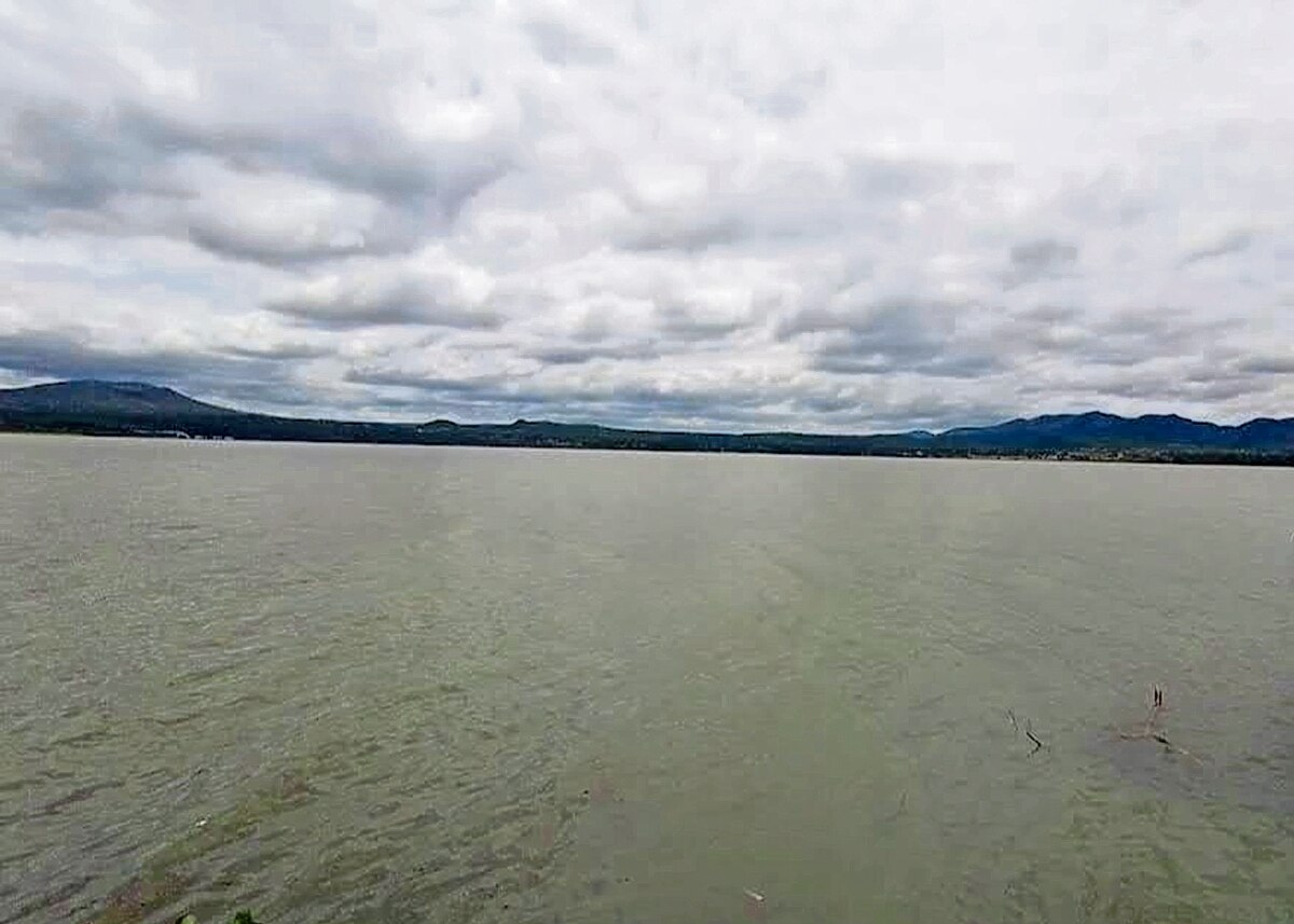 Alertan sobre descargas de agua residuales en la presa de La Estancia