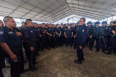 Dan a policías curso sobre masculinidad positiva