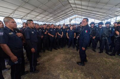 Dan a policías curso sobre masculinidad positiva