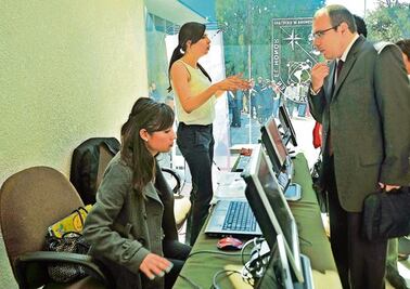 Analizan sistemas electoral y político