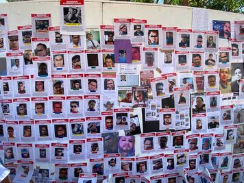 En Plaza de Armas, exhiben a deudores alimentarios de Querétaro