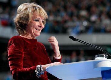 Renuncia expresidenta de Madrid por casos de corrupción en su mandato