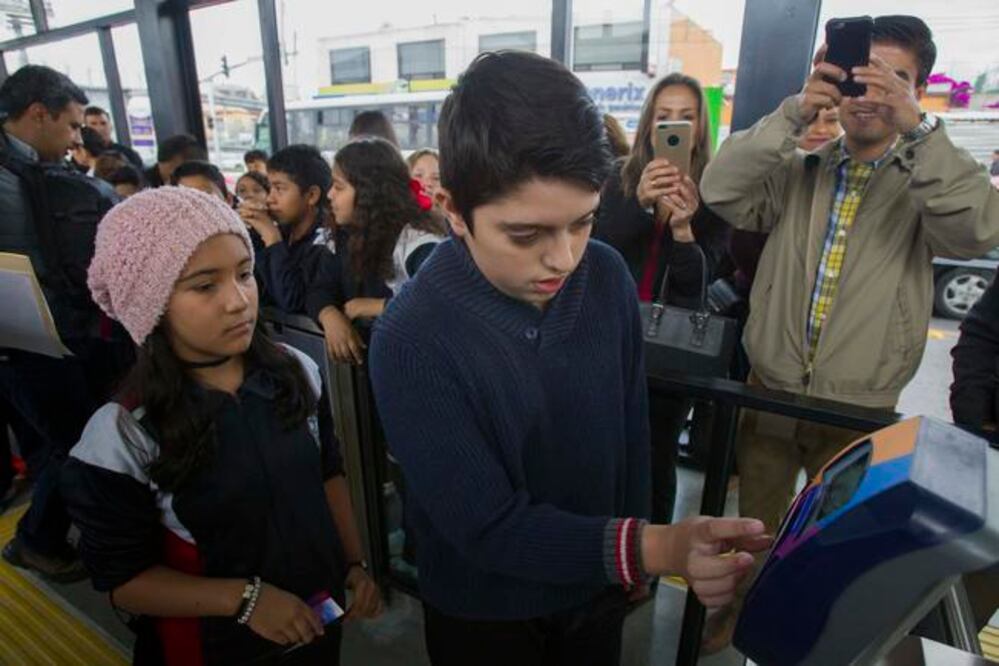 Ante la falta de los recursos, el gobierno estatal sugirió realizar una auditoría; el análisis podría hacerse con los videos que captan las cámaras de las unidades para cotejar el número de pasajeros que abordan. (DEMIAN CHÁVEZ. EL UNIVERSAL)