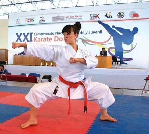 Oro paraTrujillo en kata por equipos