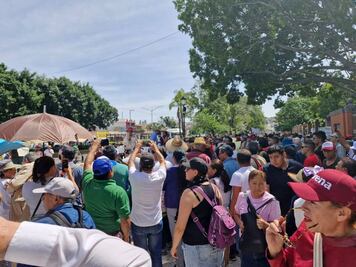 Con protesta, exigen la renuncia de Mauricio Kuri