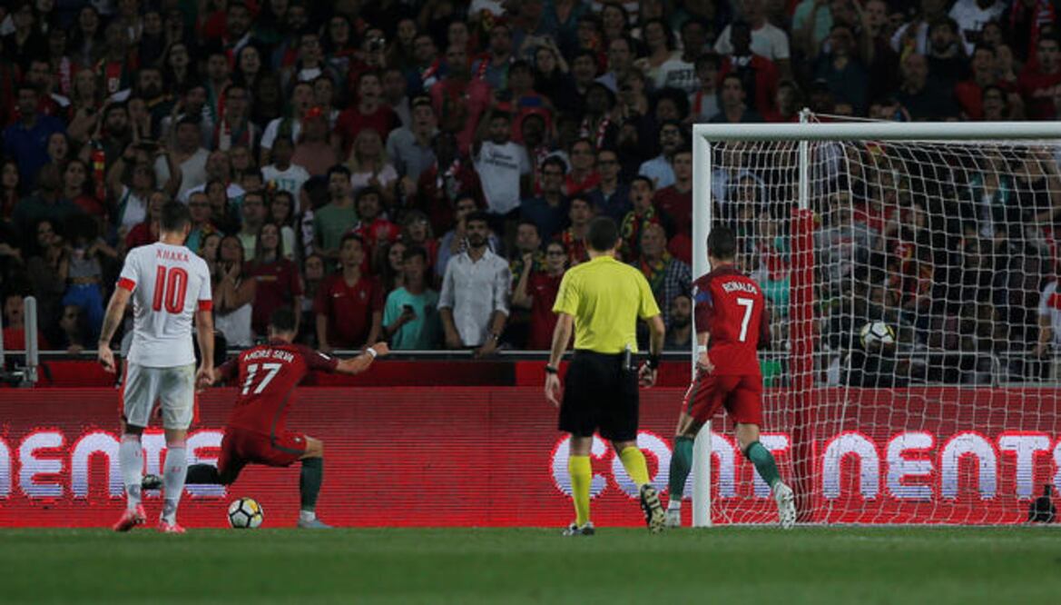 André Silva anotó el segundo gol para la causa lusa y cerrar la cuenta. (JON NAZCA. REUTERS)