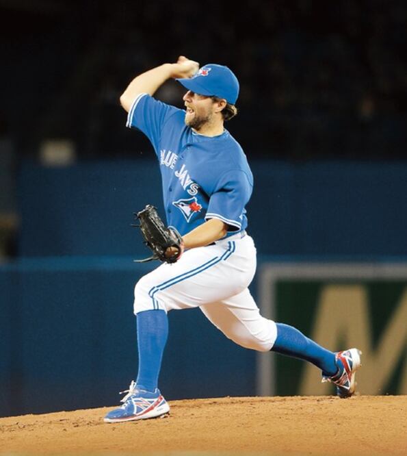 Dickey brilla en la loma, y blanquean