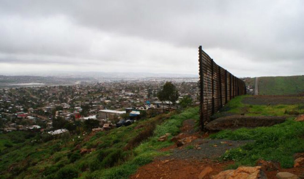 EU empezará a construir muro con dinero propio en 3 estados clave