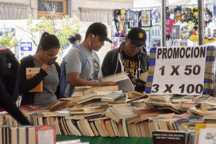 Los jóvenes aún prefieren leer en papel 