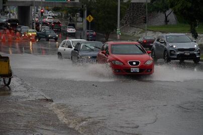 Toma precauciones; lluvia llena a 90% el dren de Cimatario   