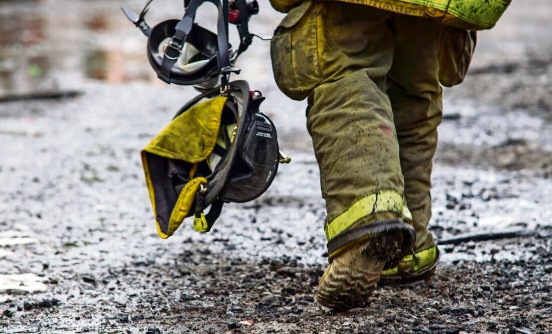 Hombres encapuchados incendian oficinas de verificentro en Celaya; causan lesiones a elemento de la Guardia Nacional