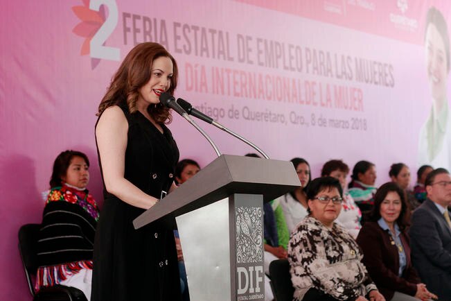La presidenta del DIF estatal, Karina Castro Alegría, conminó a todos a respetar y reconocer las aportaciones de las mujeres en la sociedad (CÉSAR GÓMEZ. EL UNIVERSAL)