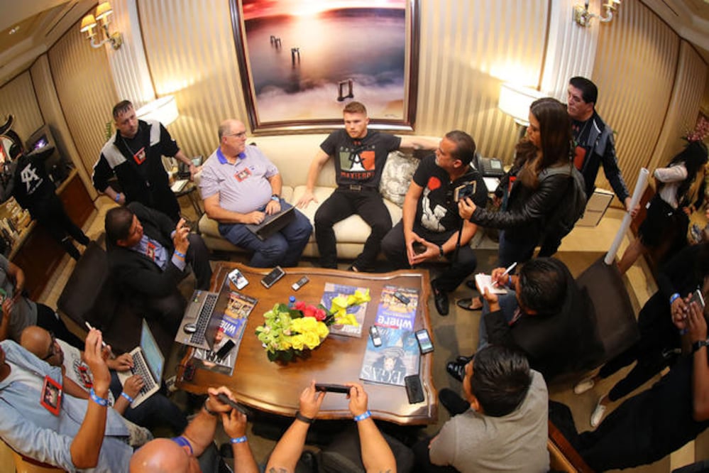 Saúl reunió a la prensa para externar por qué no acepta el cinto huichol. (GOLDEN BOY PROMOTIONS)